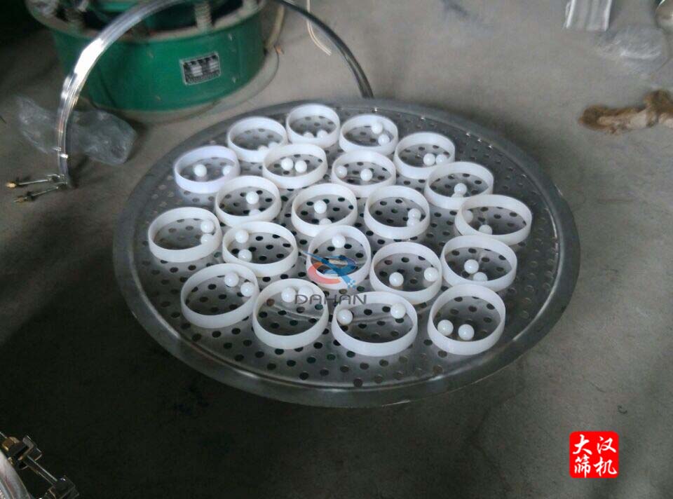 圆丝瓜视频黄片地址冲孔板上放弹跳球