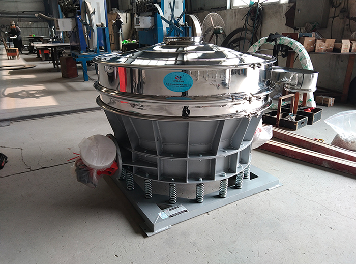 直径1000mm直排筛与物料接触的部分为304不锈钢材质适合筛分一些食品，化工，医药等行业的筛分要求。